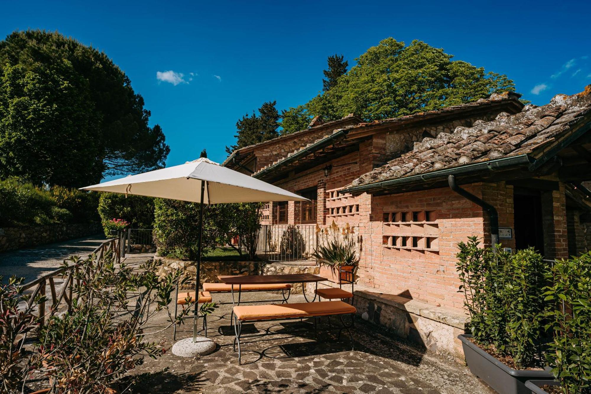 Gasthaus Borgo Il Poggiaccio Residenza D'Epoca Sovicille Exterior foto