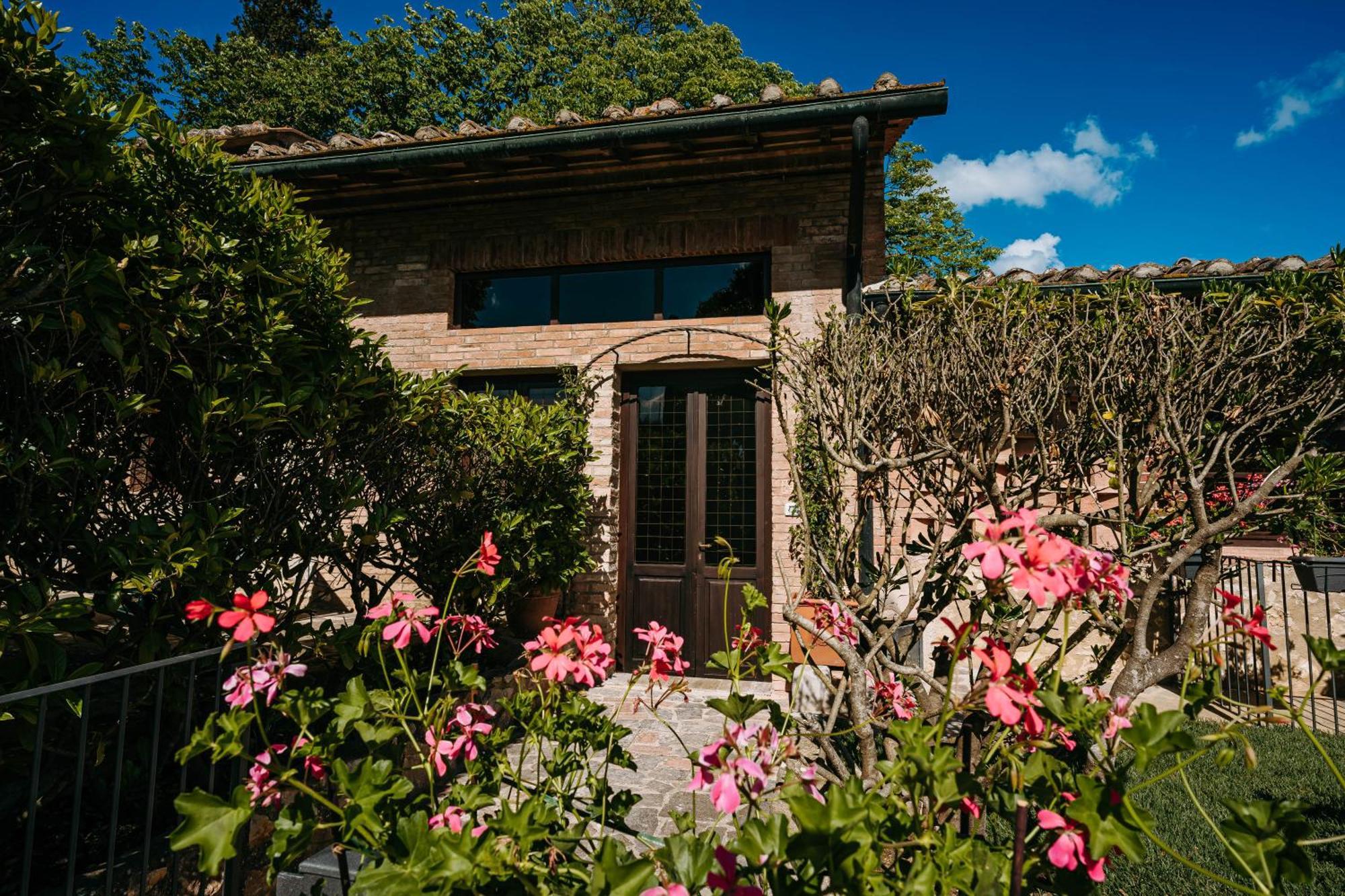 Gasthaus Borgo Il Poggiaccio Residenza D'Epoca Sovicille Exterior foto